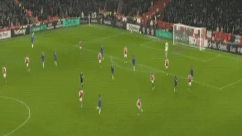 王思雨与智能机器狗同框 WCBA全明星赛